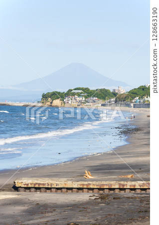 Mt. Fuji and the sea in summer as seen from Shichirigahama, Shonan 128663190
