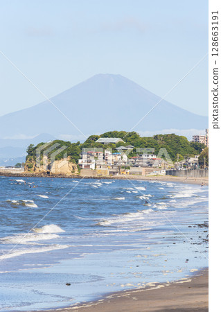 Mt. Fuji and the sea in summer as seen from Shichirigahama, Shonan 128663191