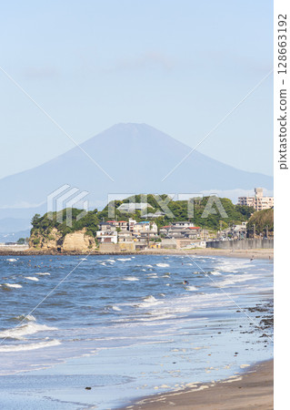 Mt. Fuji and the sea in summer as seen from Shichirigahama, Shonan Mt. Fuji and the sea in summer as seen from Shichirigahama, Shonan 128663192