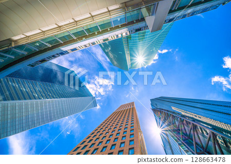 日本東京城市景觀 新的風景...酷暑...汐留商業區、陽光、百合海鷗線...一線希望 = 7月20日 128663478