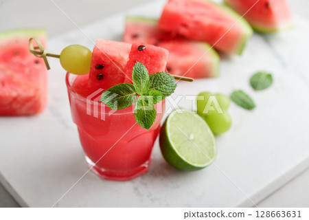 Fresh watermelon juice with mint and lime 128663631