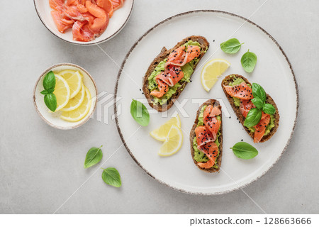 Open sandwiches with salted salmon and guacamole 128663666