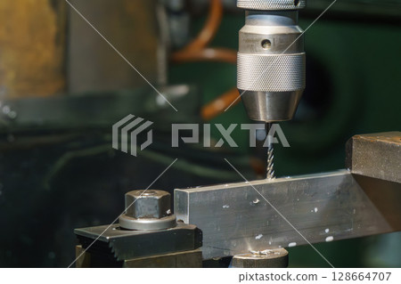 The tapping process the metal plate on NC milling machine. 128664707