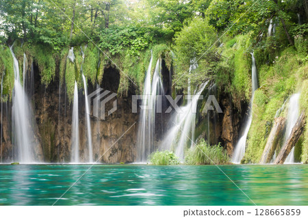 beautiful landscape of Plitvice Lakes waterfall in Croatia 128665859