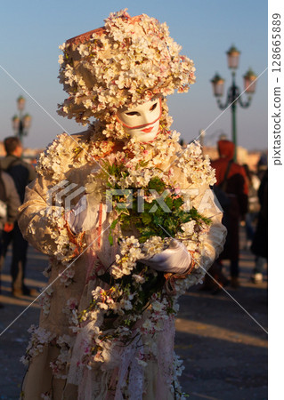 beautiful venetian masks on people during carnival in venice beautiful venetian masks on people during carnival in venice 128665889