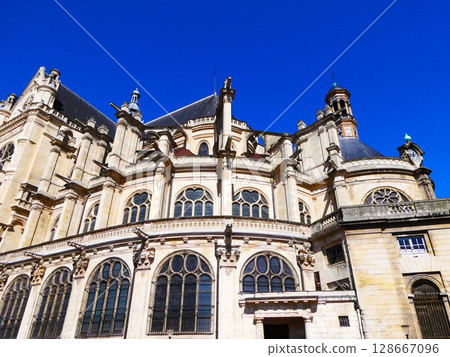 藍天白雲下的大教堂 128667096