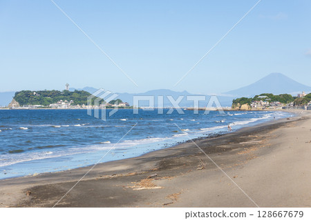 Summer view of Mt. Fuji, Enoshima and the sea from Shichirigahama, Shonan 128667679