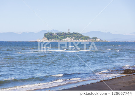 從湘南七里濱眺望江之島 128667744