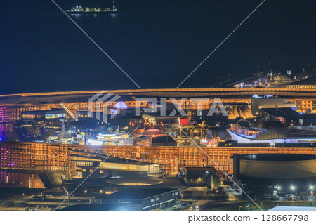 大阪關西萬博會的夜晚屋頂環（大阪府大阪市此花區） 128667798