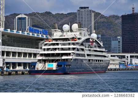 Cruise ship "Le Jaques Cartier" anchored in Kobe Port Cruise ship "Le Jaques Cartier" anchored in Kobe Port 128668382