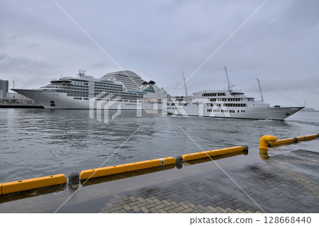 Cruise ship Seabourn Encore anchored at Kobe Port Cruise ship Seabourn Encore anchored at Kobe Port 128668440