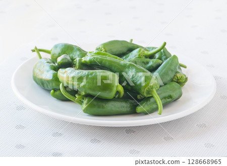 Green pepper 128668965