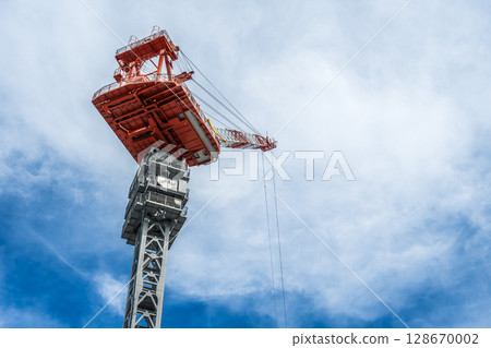 藍天和塔吊 128670002