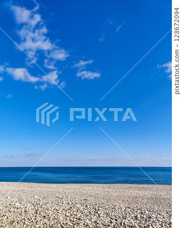 beautiful landscape of a sandy beach on the sea 128672094