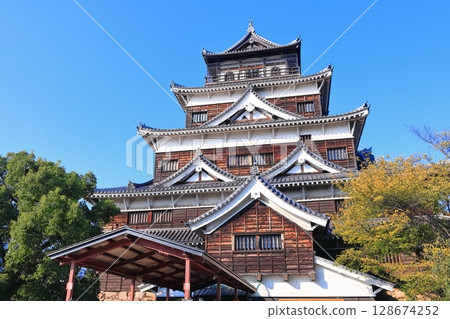 [廣島縣]秋天的廣島城（城堡塔） 128674252