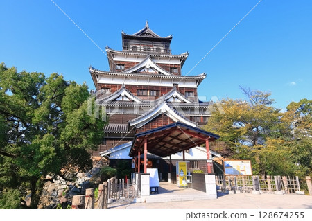 [廣島縣]秋天的廣島城（城堡塔） 128674255