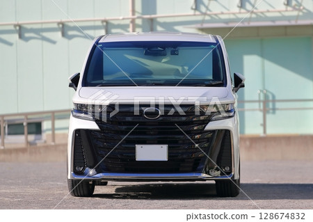 白色小型貨車圖像 128674832