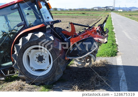 Agricultural machinery tractor Agricultural machinery tractor 128675319