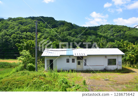 從池田站到常豐信號站的 JR 北海道根室線列車車窗看到的景色 從池田站到常豐信號站的 JR 北海道根室線列車車窗看到的景色 128675642
