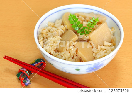 Bamboo shoot rice 128675706