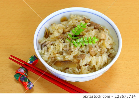 Chicken rice (local cuisine) 128675714