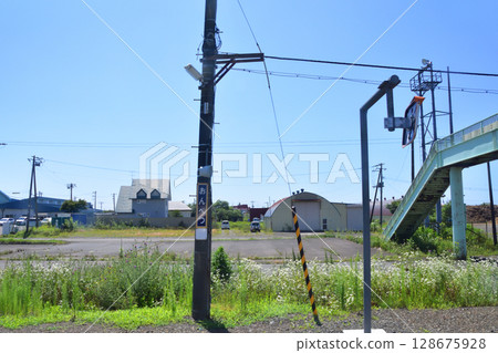 View from the train window on JR Hokkaido's Nemuro Line from Tsunetoyo Signal Station to Shiranuka Station 128675928