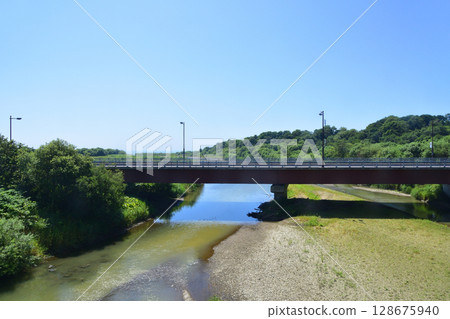 從常豐號誌站到白糠站的 JR 北海道根室線列車車窗看到的景色 從常豐號誌站到白糠站的 JR 北海道根室線列車車窗看到的景色 128675940