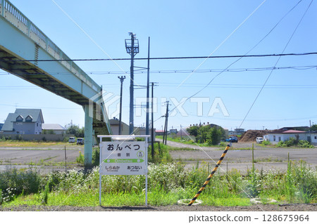 View from the train window on JR Hokkaido's Nemuro Line from Tsunetoyo Signal Station to Shiranuka Station View from the train window on JR Hokkaido's Nemuro Line from Tsunetoyo Signal Station to Shiranuka Station 128675964