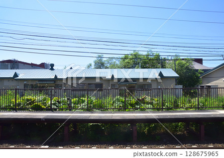 View from the train window on JR Hokkaido's Nemuro Line from Tsunetoyo Signal Station to Shiranuka Station 128675965