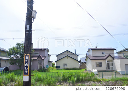 View from the train window on JR Hokkaido's Nemuro Line from Shiranuka Station to Kushiro Station 128676098
