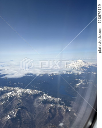 America as seen from an airplane 128676119