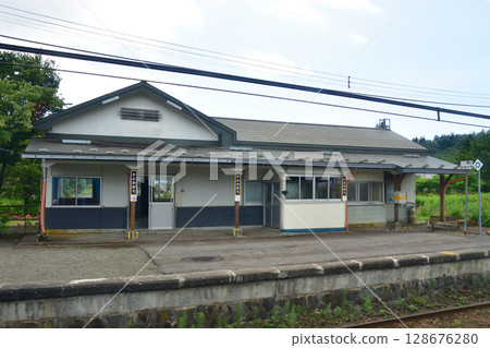 從釧路站到上大幌車站的 JR 北海道根室線列車窗看到的景色 從釧路站到上大幌車站的 JR 北海道根室線列車窗看到的景色 128676280