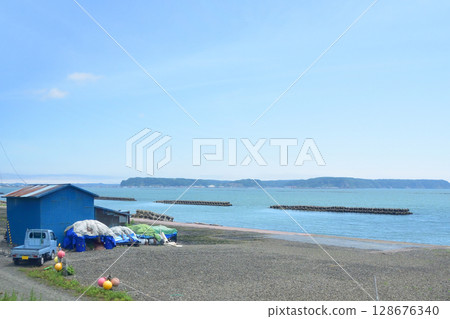 View from the train window on JR Hokkaido's Nemuro Line from Kamiohoro Station to Akkeshi Station View from the train window on JR Hokkaido's Nemuro Line from Kamiohoro Station to Akkeshi Station 128676340