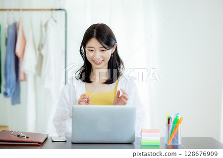 遠程辦公女性 128676909