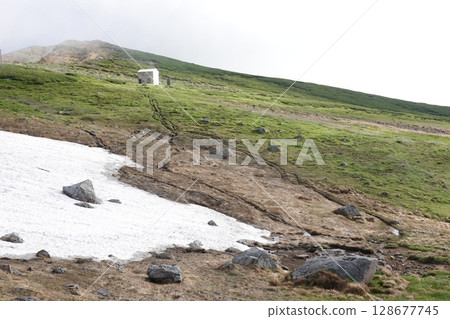The rebuilt refuge hut and water source on Mount Kamihorokametoku 128677745