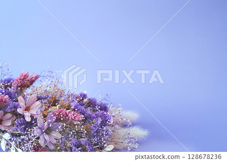 紫色花束（紫色背景） 128678236