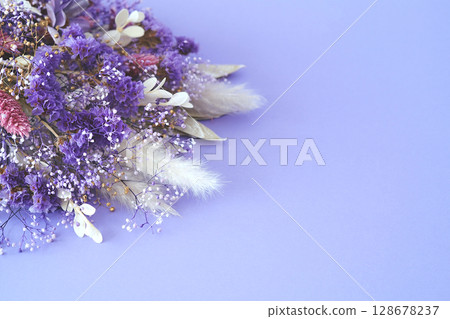 紫色花束（紫色背景） 128678237