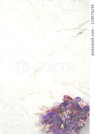 紫色花束（大理石背景） 128678246