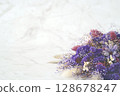 紫色花束（大理石背景） 128678247