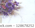 紫色花束（大理石背景） 128678252