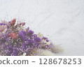 紫色花束（大理石背景） 128678253