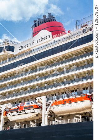 Nagasaki Port Cruise Ship Arrival (Queen Elizabeth) Matsugae Wharf [Nagasaki City] 128678307
