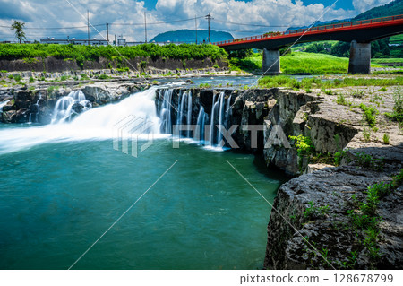 三日月瀑布的新綠[大分縣日田市] 128678799