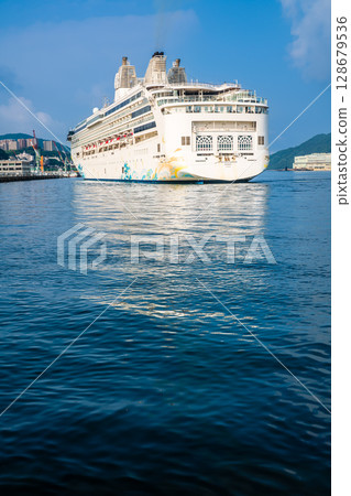 抵達長崎港的郵輪（星際航行者號）海濱森林公園[長崎市] 128679536