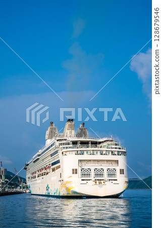 Cruise ship arriving at Nagasaki Port (Star Navigator) Waterfront Forest Park [Nagasaki City] 128679546
