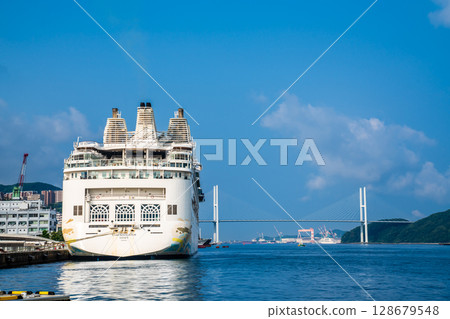 抵達長崎港的郵輪（星際航行者號）海濱森林公園[長崎市] 128679548