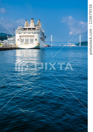 抵達長崎港的郵輪（星際航行者號）海濱森林公園[長崎市] 128679556