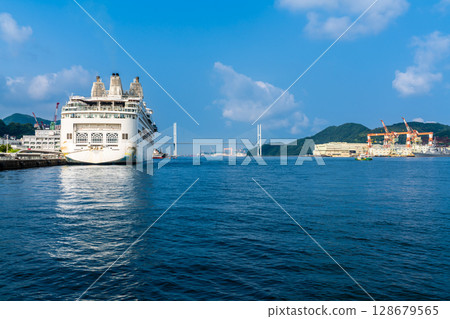 Cruise ship arriving at Nagasaki Port (Star Navigator) Waterfront Forest Park [Nagasaki City] 128679565