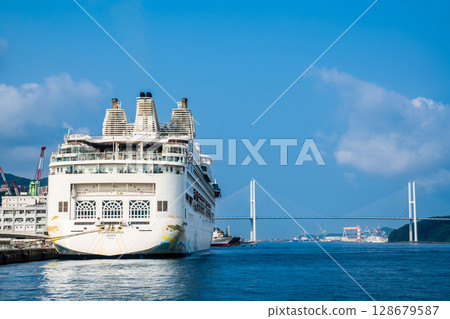 Cruise ship arriving at Nagasaki Port (Star Navigator) Waterfront Forest Park [Nagasaki City] 128679587