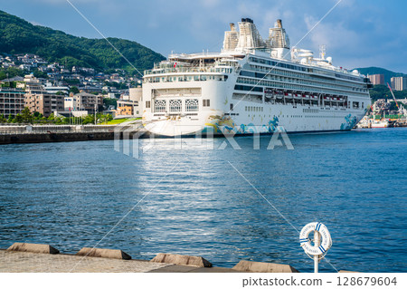 Cruise ship arriving at Nagasaki Port (Star Navigator) Waterfront Forest Park [Nagasaki City] 128679604